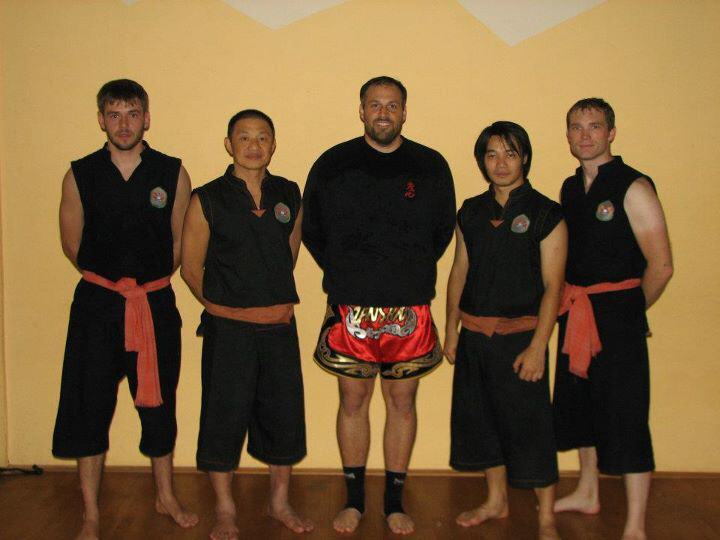 Toni Calma mit den Meistern der Thaiachira Group